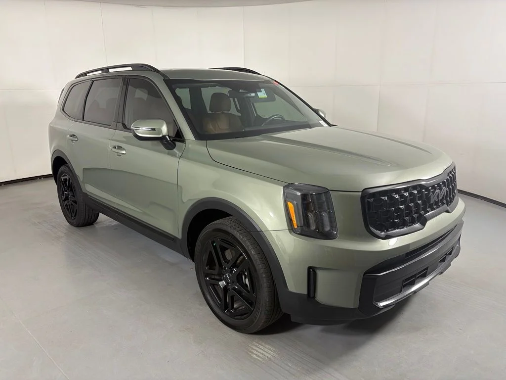 Used 2024 Green Kia EX X-Line image 2