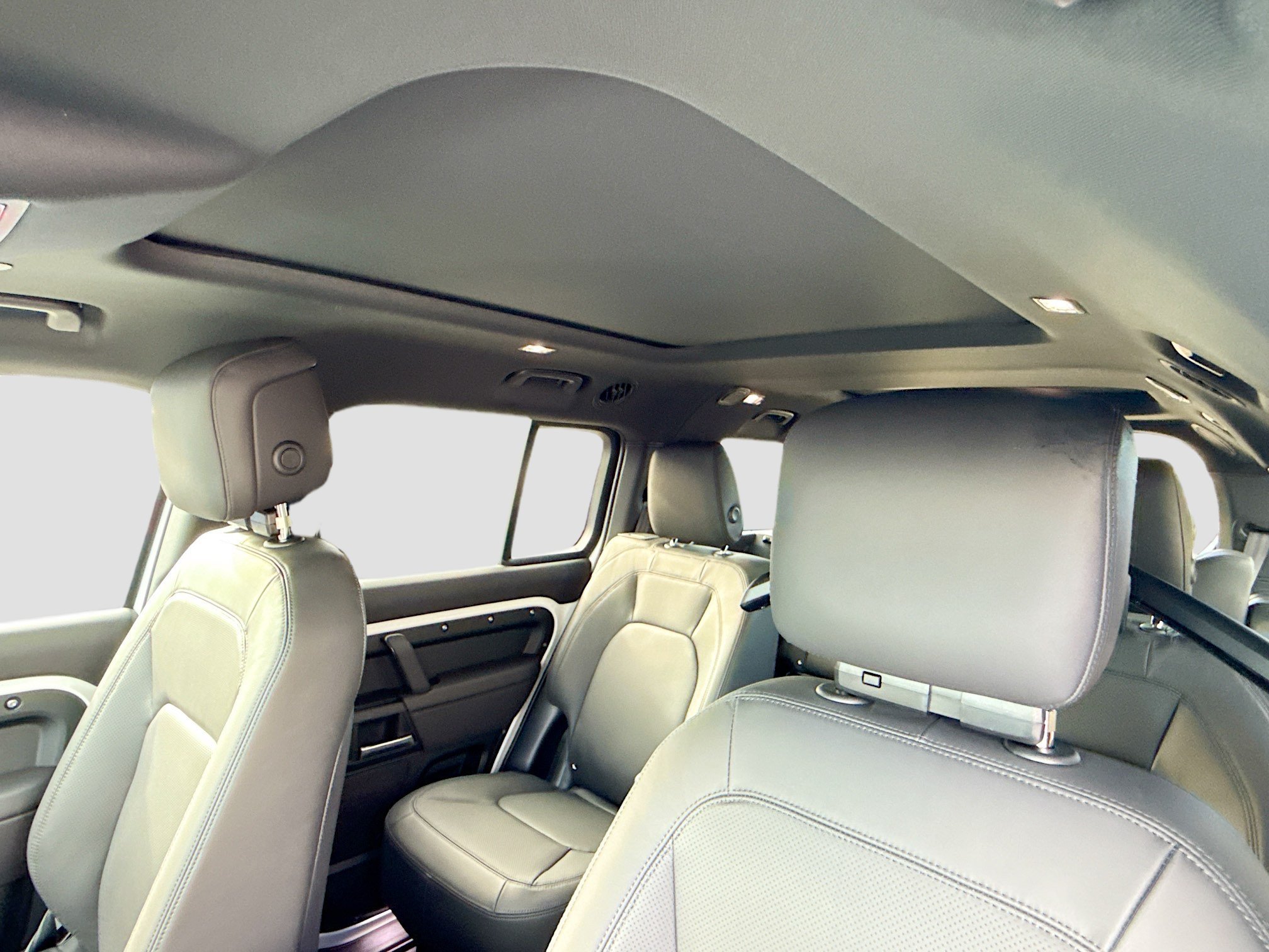 New 2026 Fuji White Land Rover X-Dynamic SE image 28