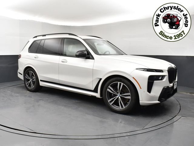 2023 BMW X7 M60i's photo
