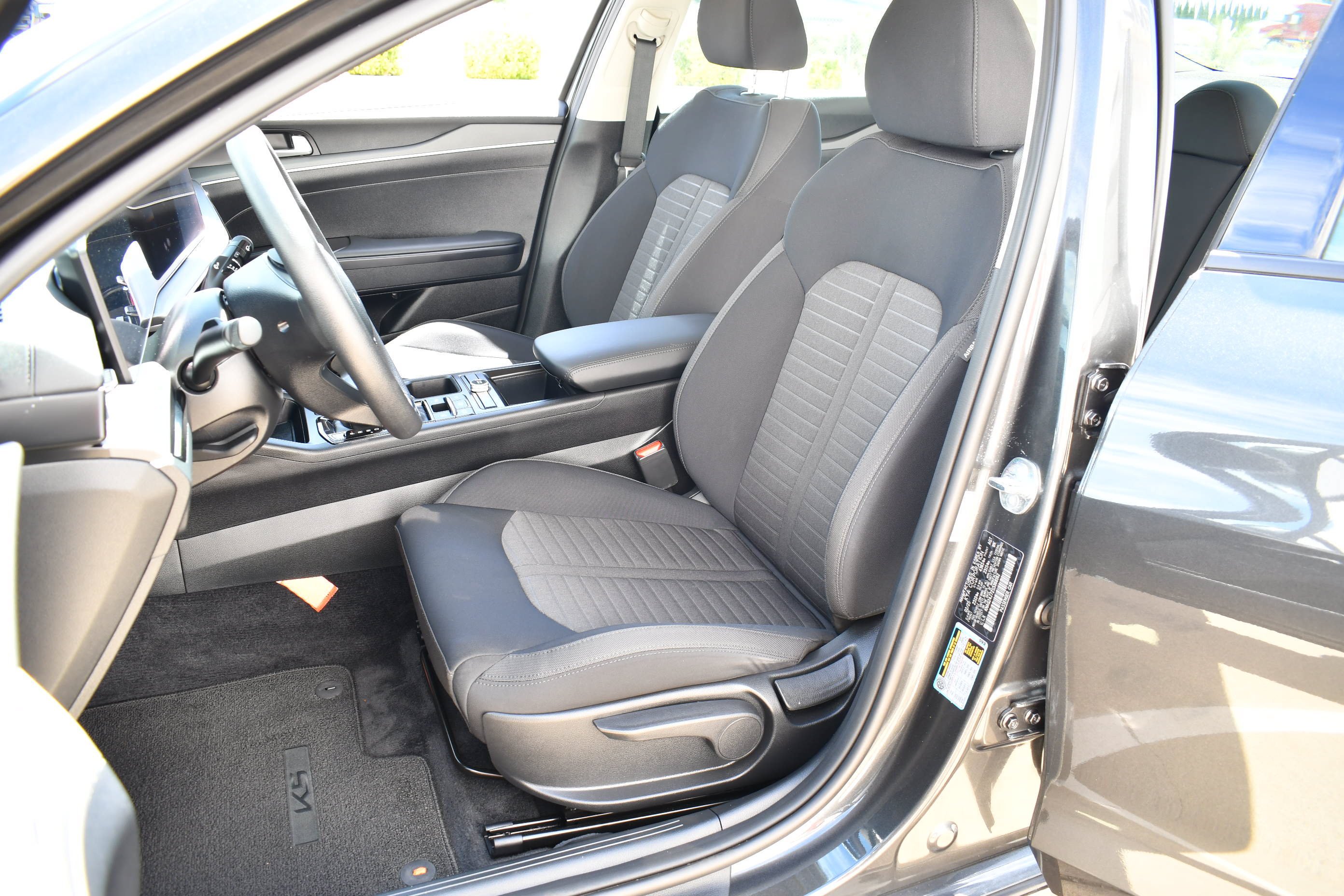 2025 Kia K5 LXS - Photo 22