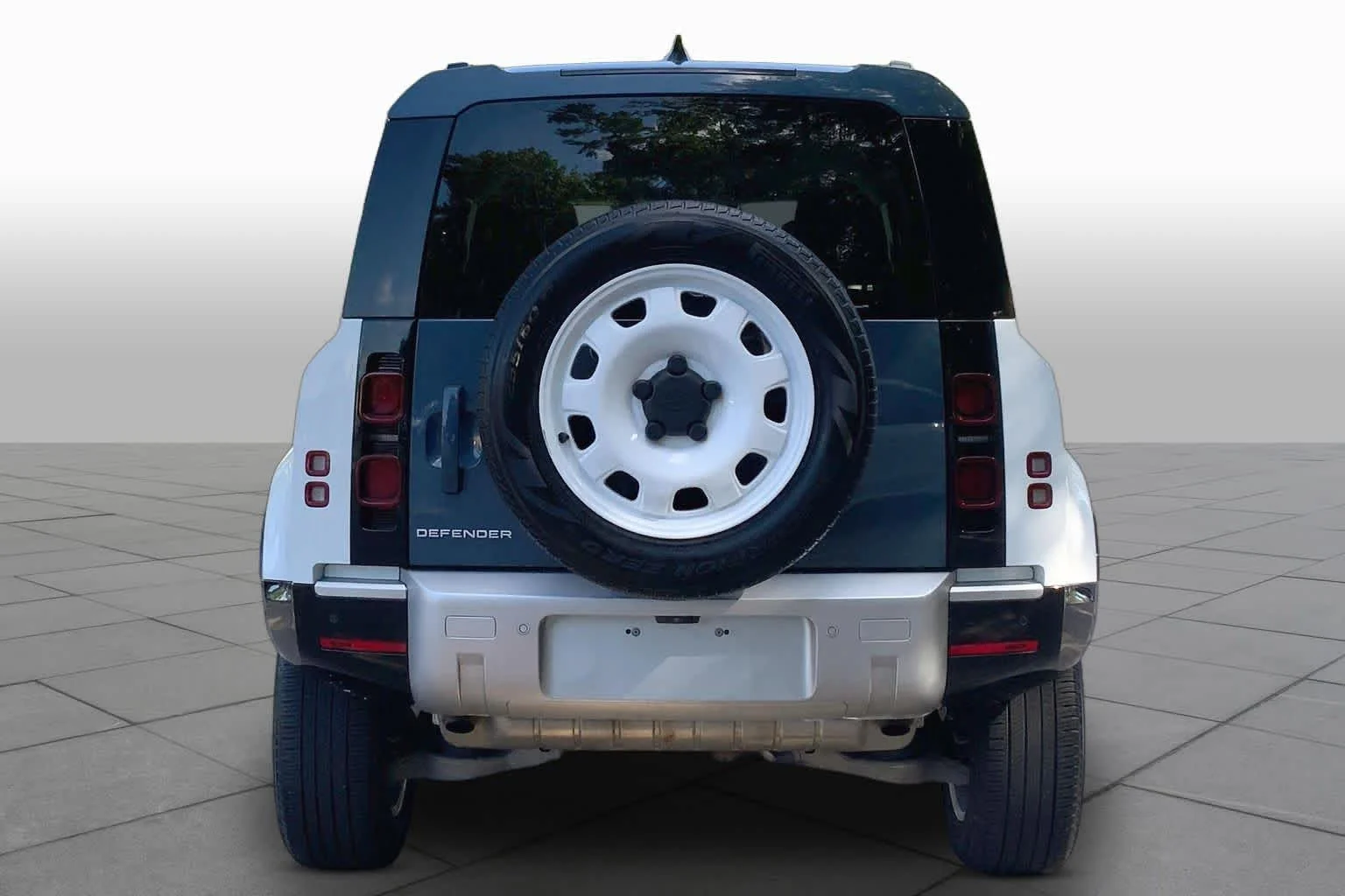Used 2024 Fuji White Land Rover S image 5