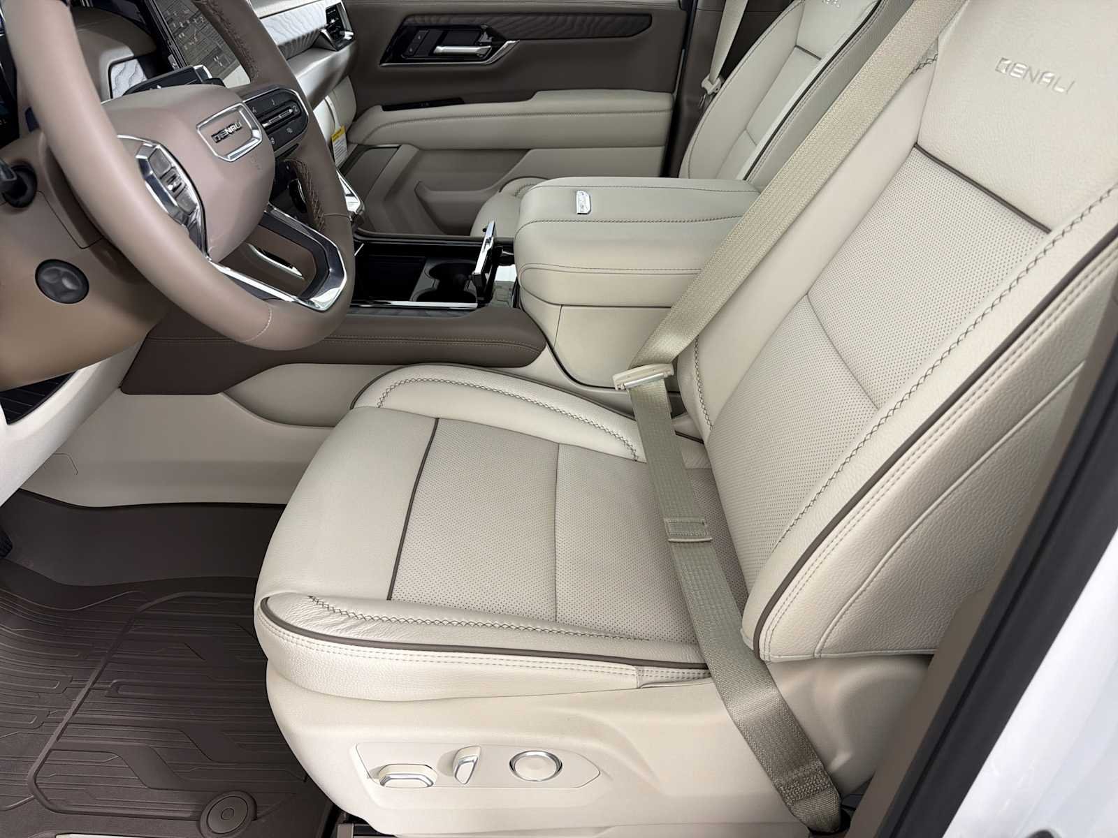 2026 GMC Yukon XL Denali - Photo 8