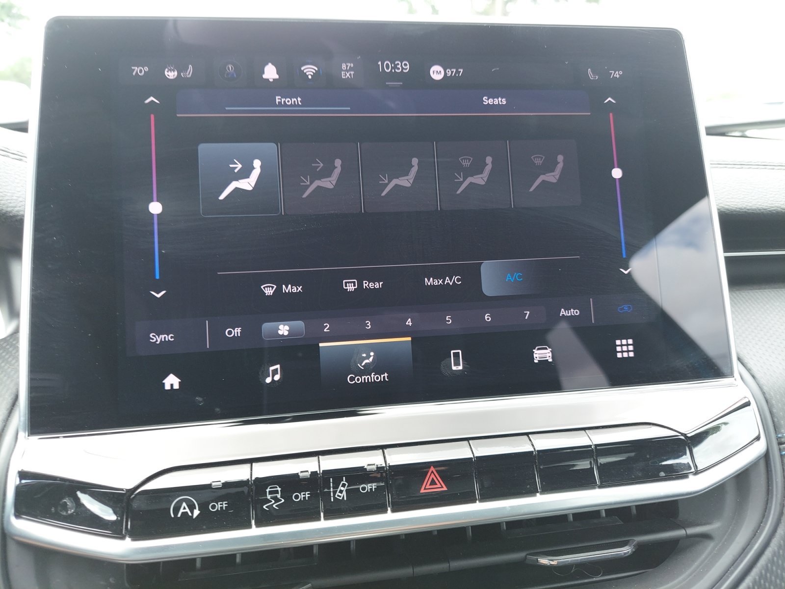 New 2026 Hydro Blue Pearlcoat Jeep Latitude Altitude image 17