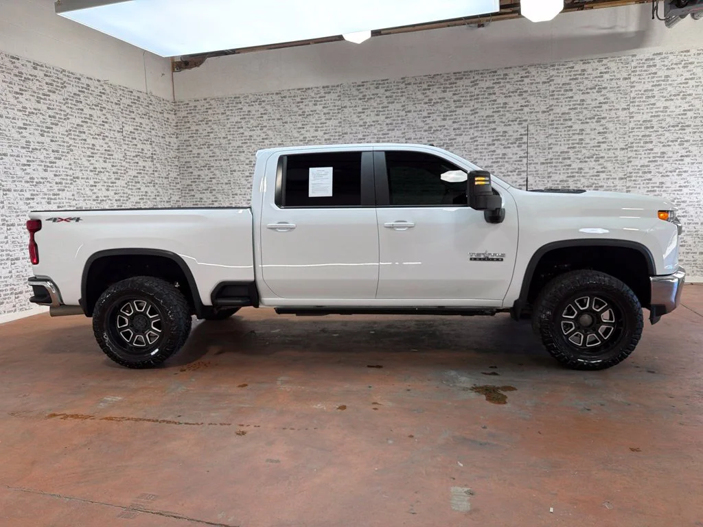 Used 2021 Summit White Chevrolet LT image 8