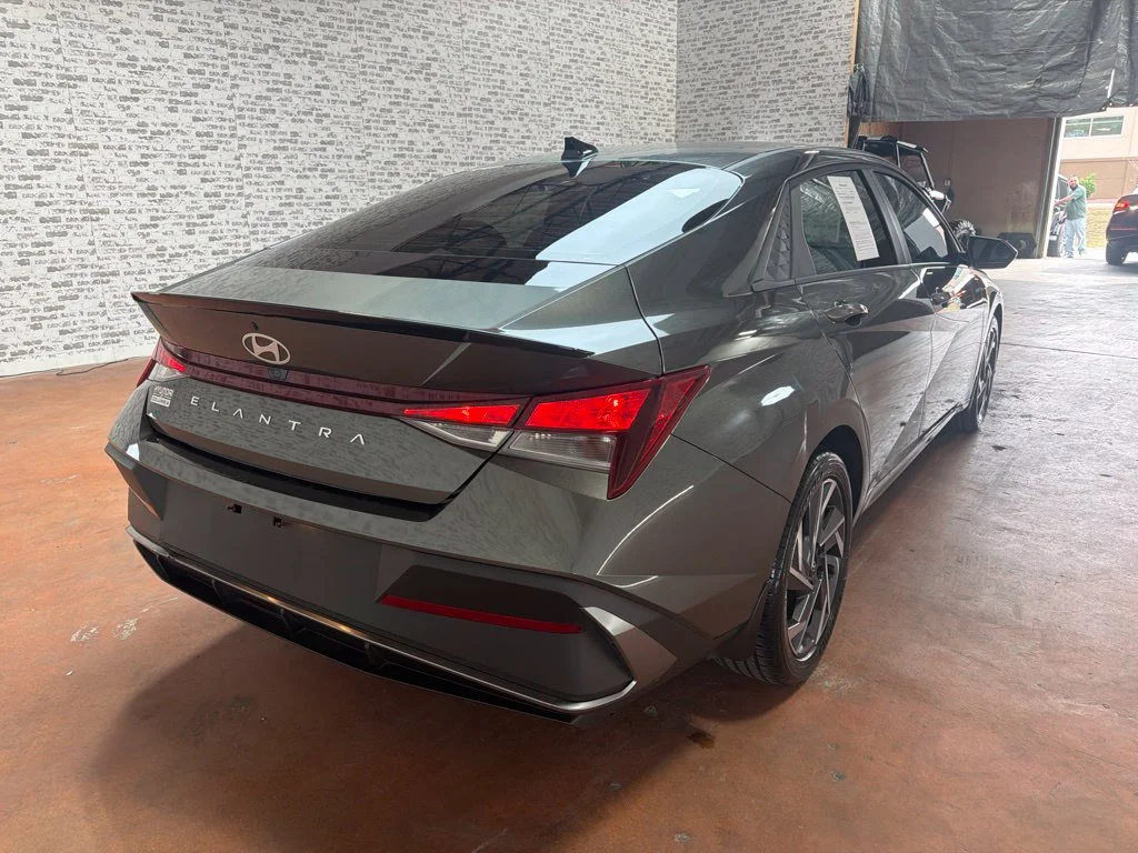 Used 2025 Amazon Gray Hyundai SEL Sport image 7