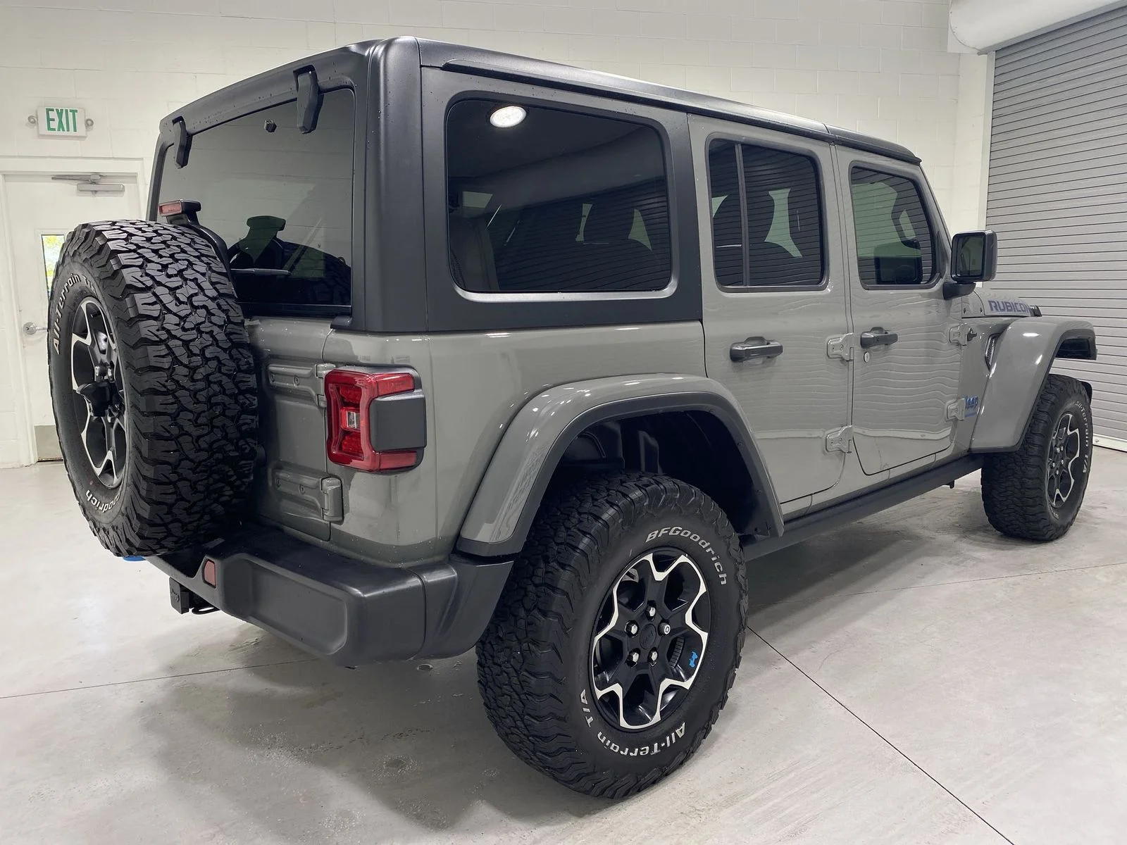 Used 2023 Gray Jeep Rubicon 4xe image 8