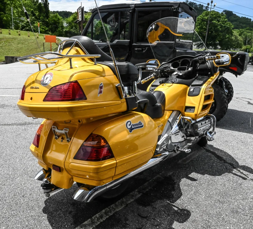 Used 2002 YELLOW Honda®  image 2