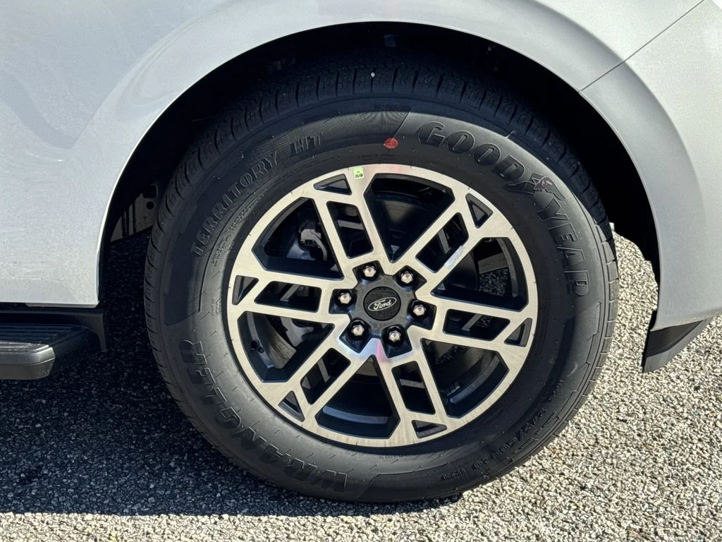 New 2026 Star White Metallic Tri-Coat Ford Active image 12