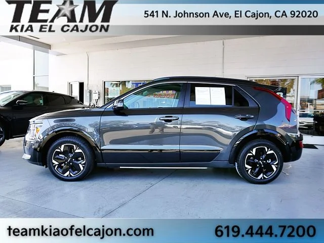 Used 2023 Gray Kia Wave image 6