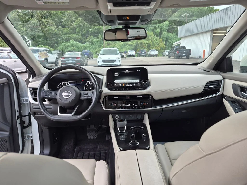 Used 2023 White Nissan SL image 20