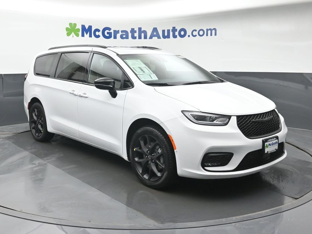 New 2026 Chrysler Pacifica Limited