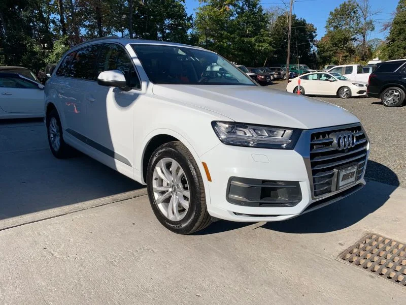 Used 2019 White Audi 55 TFSI Premium Plus Sport Utility 4D image 19
