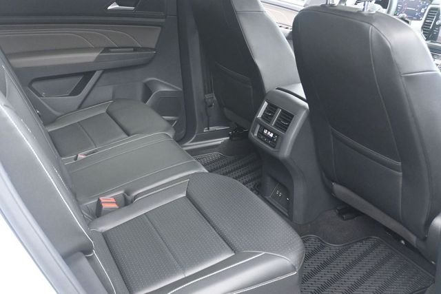 Used 2023  Volkswagen 3.6L V6 SE w/Technology image 20