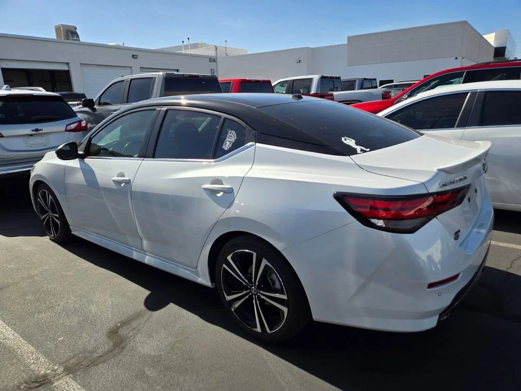 Used 2022 Aspen White Trico Nissan SR image 2