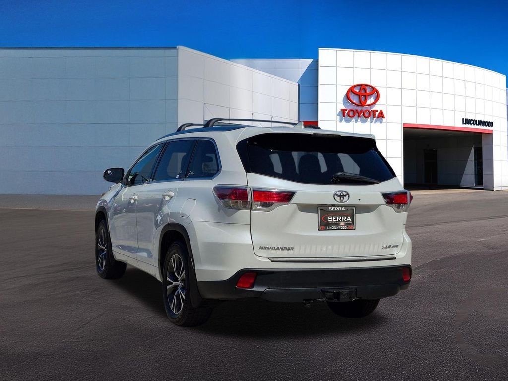 Used 2016 White Toyota XLE V6 image 13
