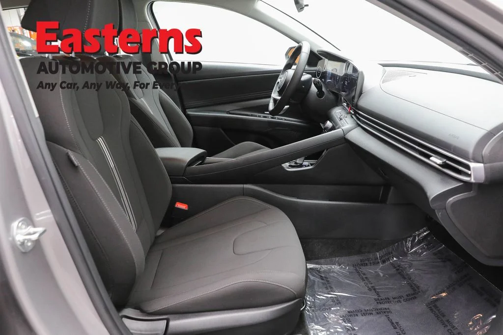 Used 2023 Silver Hyundai SEL image 20