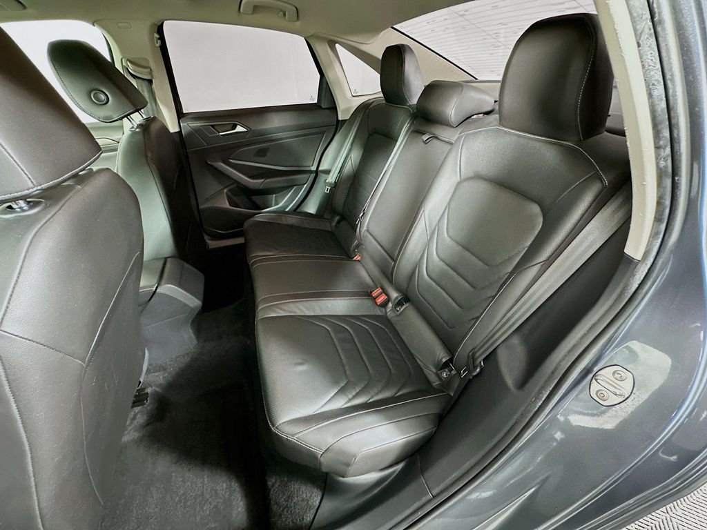 Used 2019 Platinum Gray Metallic Volkswagen SEL Premium image 24