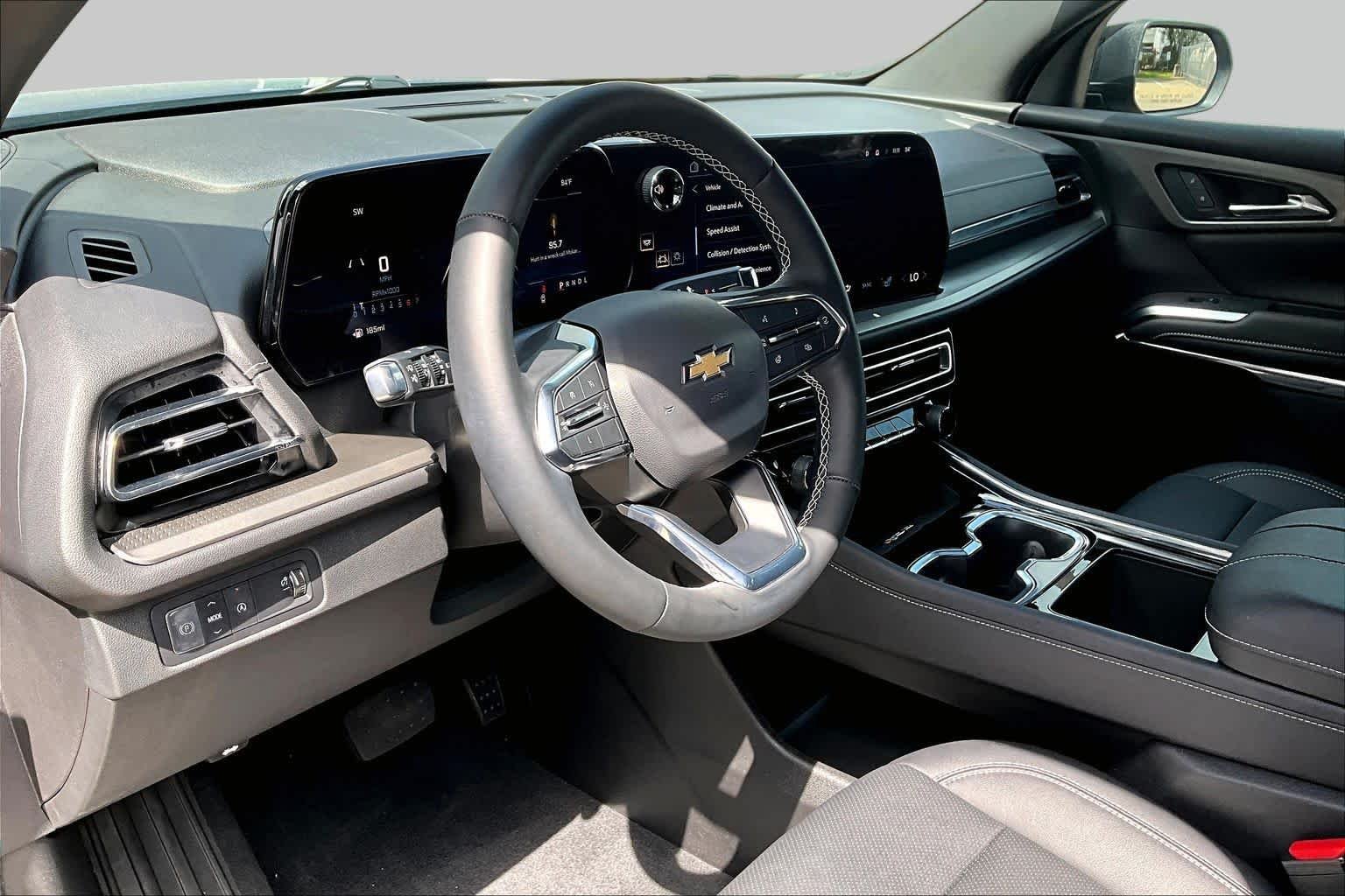 Used 2025 Lakeshore Blue Metallic Chevrolet FWD LT image 18