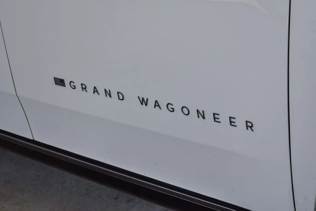New 2026 Bright White Clear-Coat Exterior Paint Jeep ALTITUDE image 10