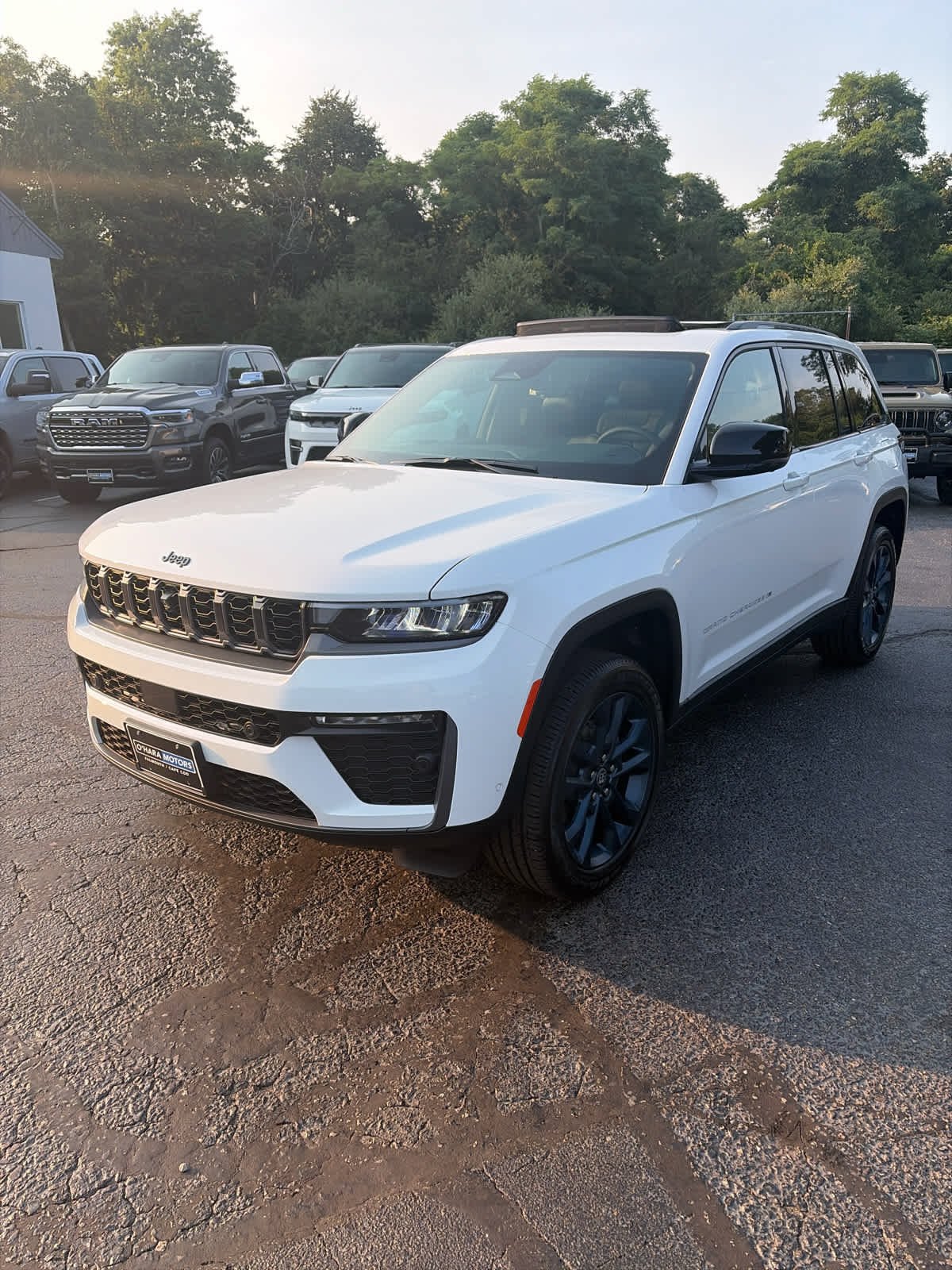 New 2026 Bright White Clear-Coat Exterior Paint Jeep 85th Anniversary Edition image 3