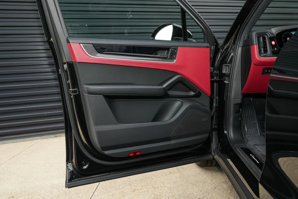 Certified Used 2025  Porsche Base image 19