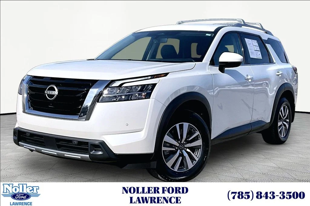 2024 Nissan Pathfinder SL 2WD's photo