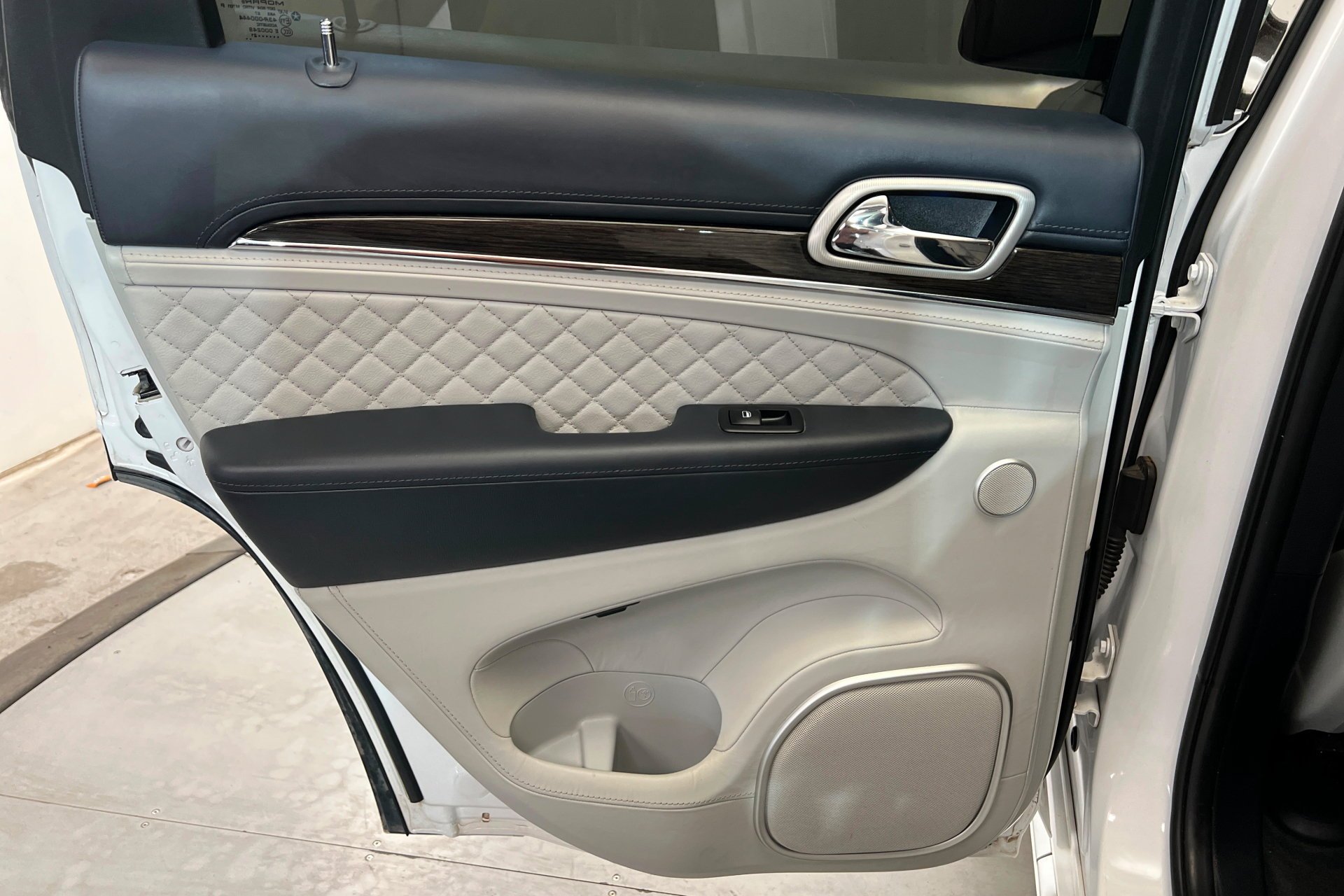 Used 2021 Ivory 3-Coat Jeep Summit image 20