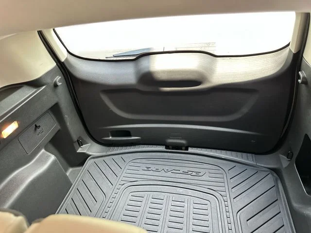 Used 2018 Gold Ford SEL image 25