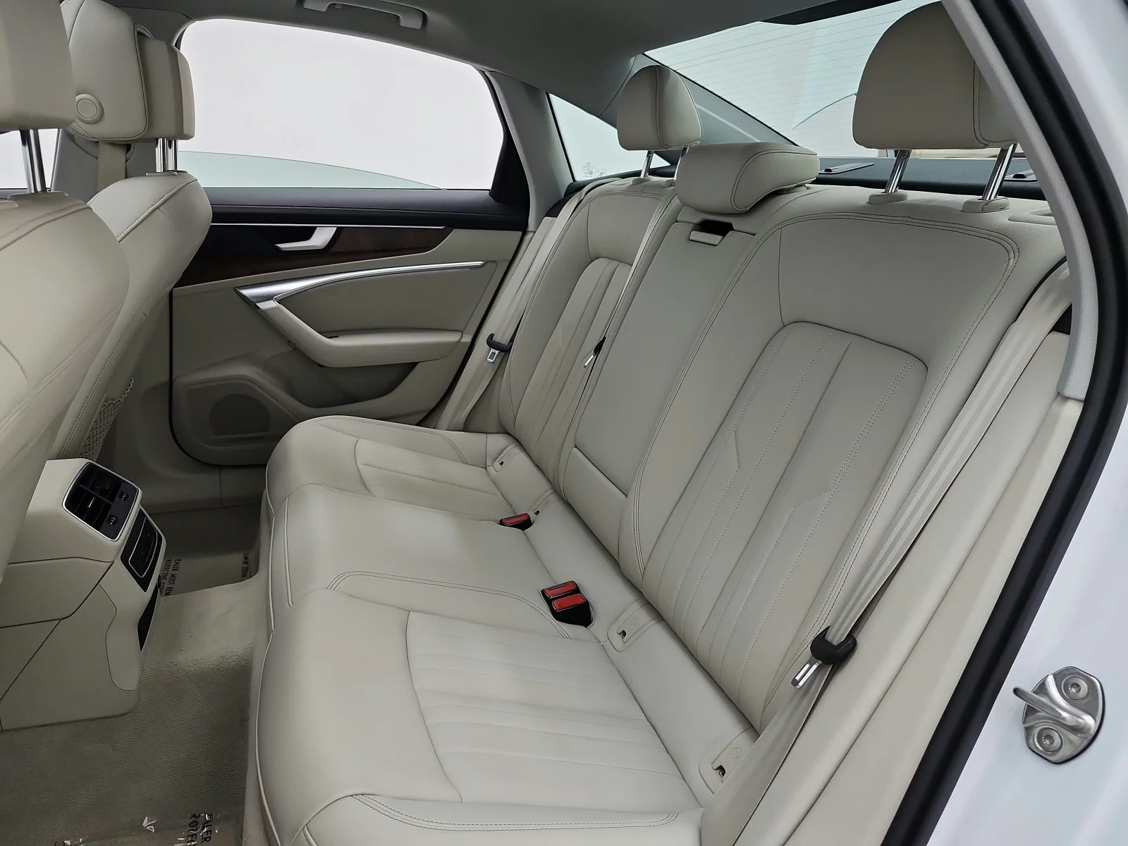 Used 2023 Ibis White Audi Premium image 16