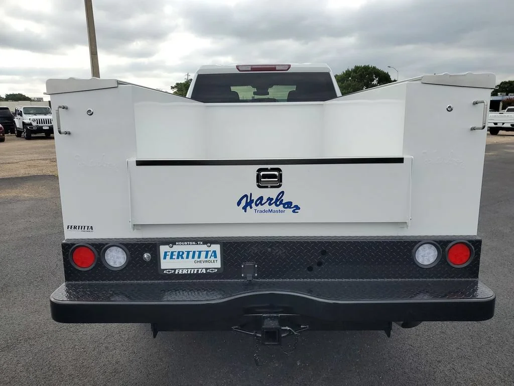 New 2026 Summit White Chevrolet WT image 30