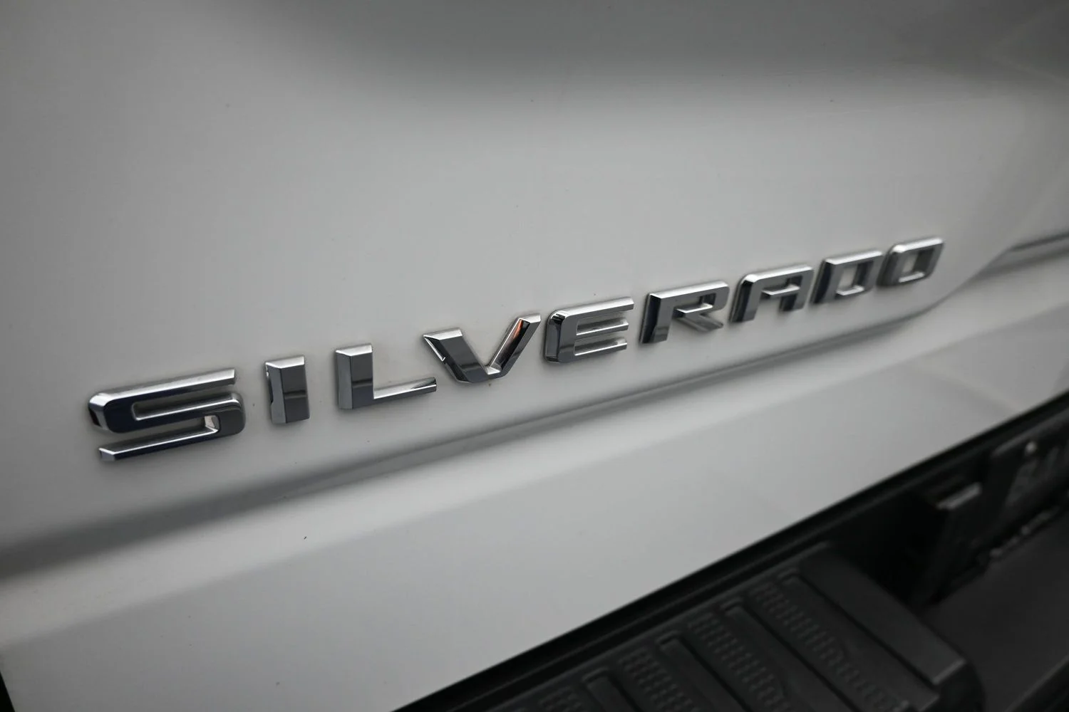 Used 2024 White Chevrolet ZR2 image 31