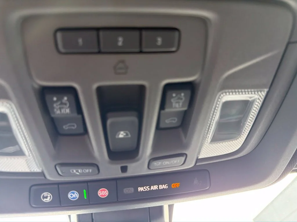 Used 2021 Hunter Green GMC Denali image 21
