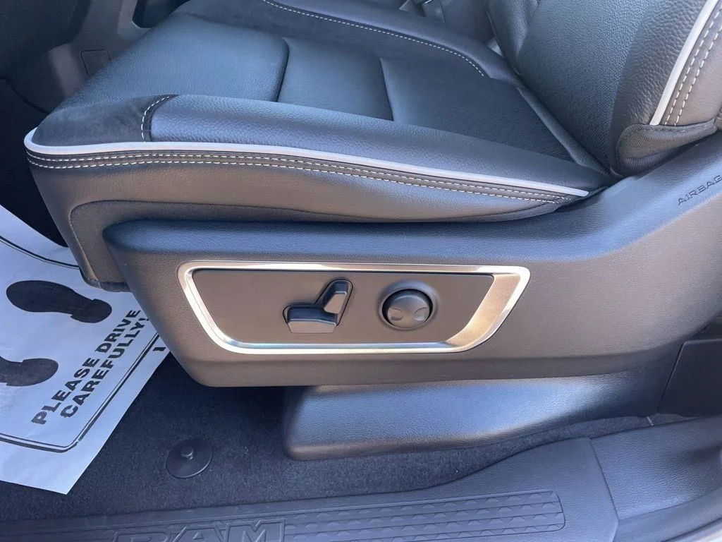 New 2026 Ivory White Tri-Coat Pearl-Coat Exterior Paint RAM Laramie image 19