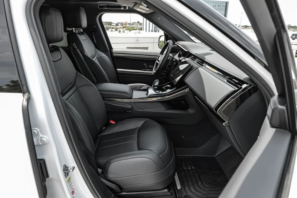New 2026 Fuji White Land Rover Dynamic SE image 26