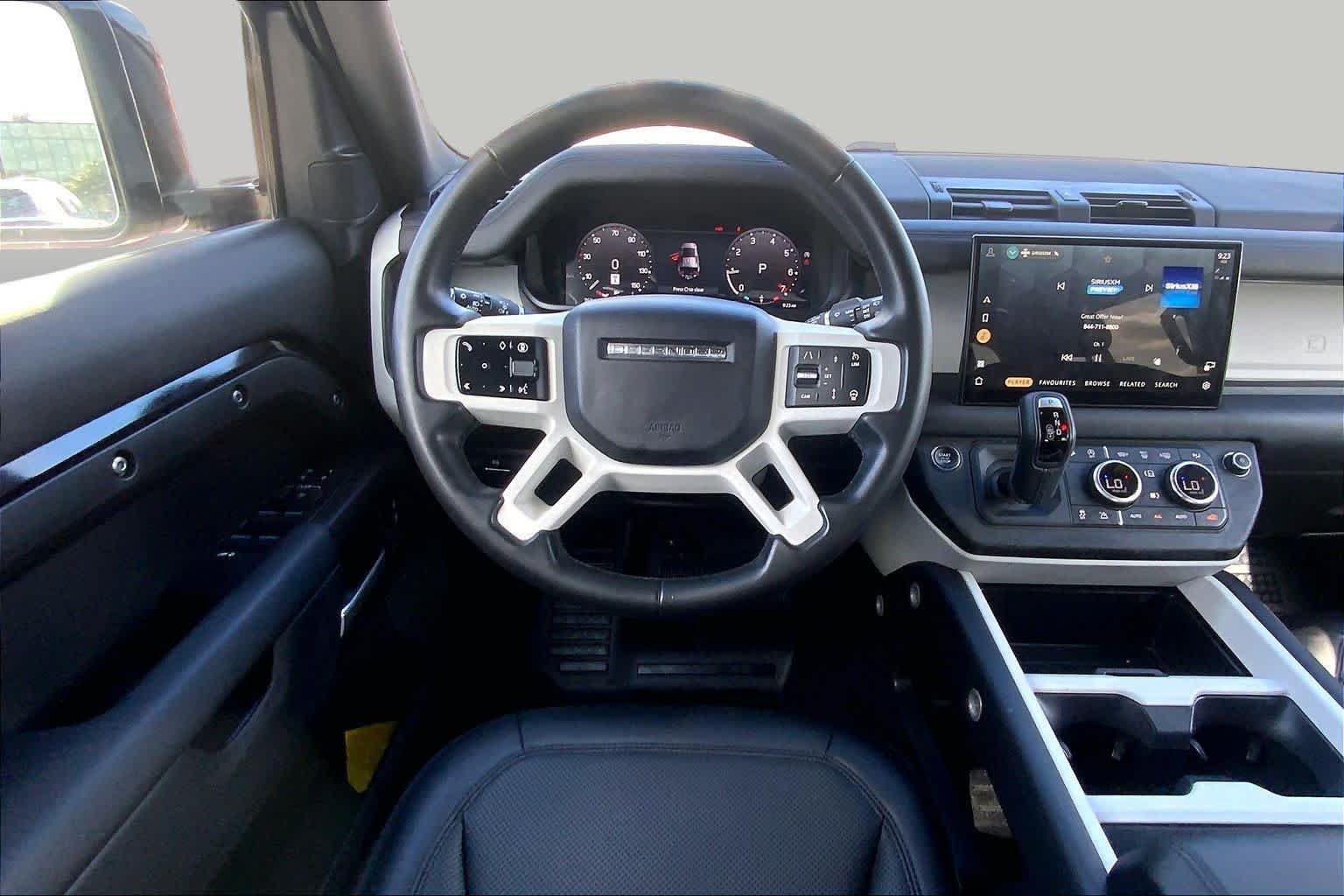 Used 2025 Santorini Black Metallic Land Rover S image 6