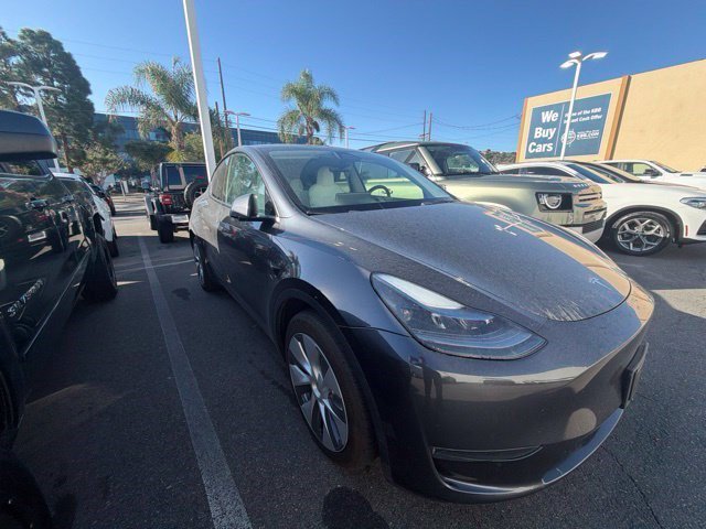 Used 2024 Stealth Gray Tesla Long Range image 4