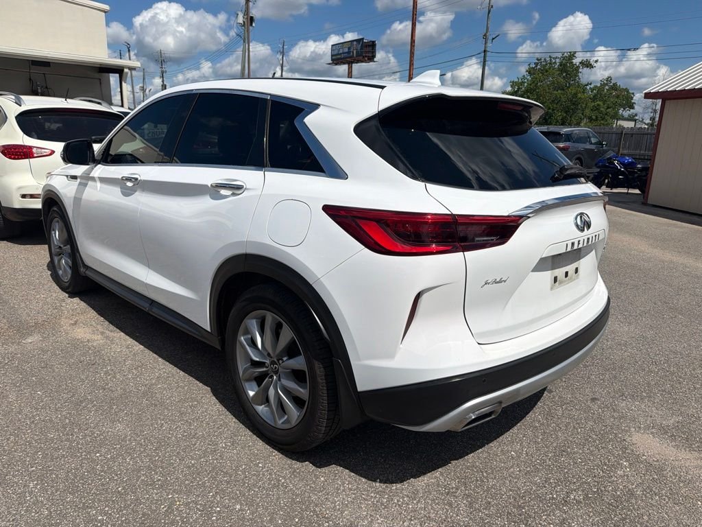 Used 2021 White INFINITI PURE image 3