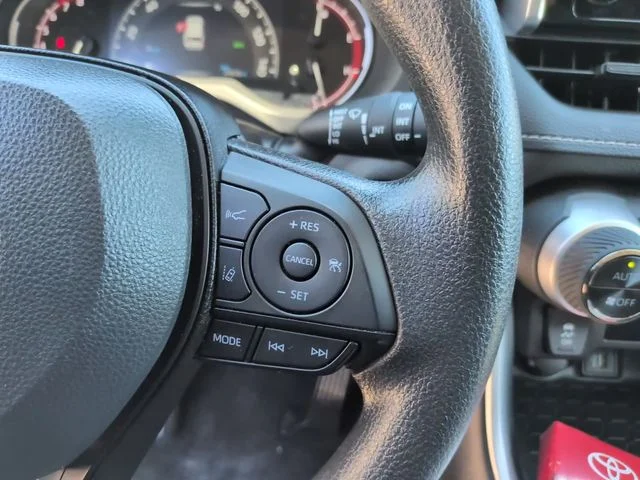 Used 2025 White Toyota XLE image 17