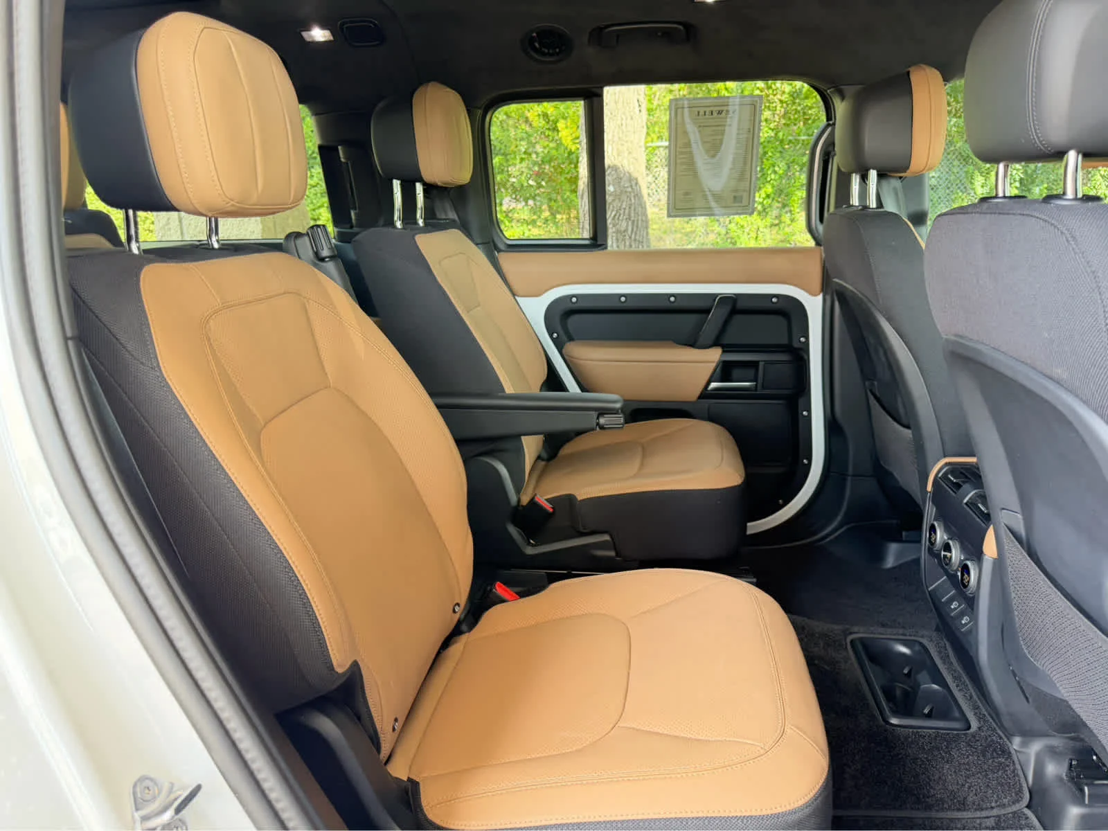 Certified Used 2025 Fuji White Land Rover V8 image 17