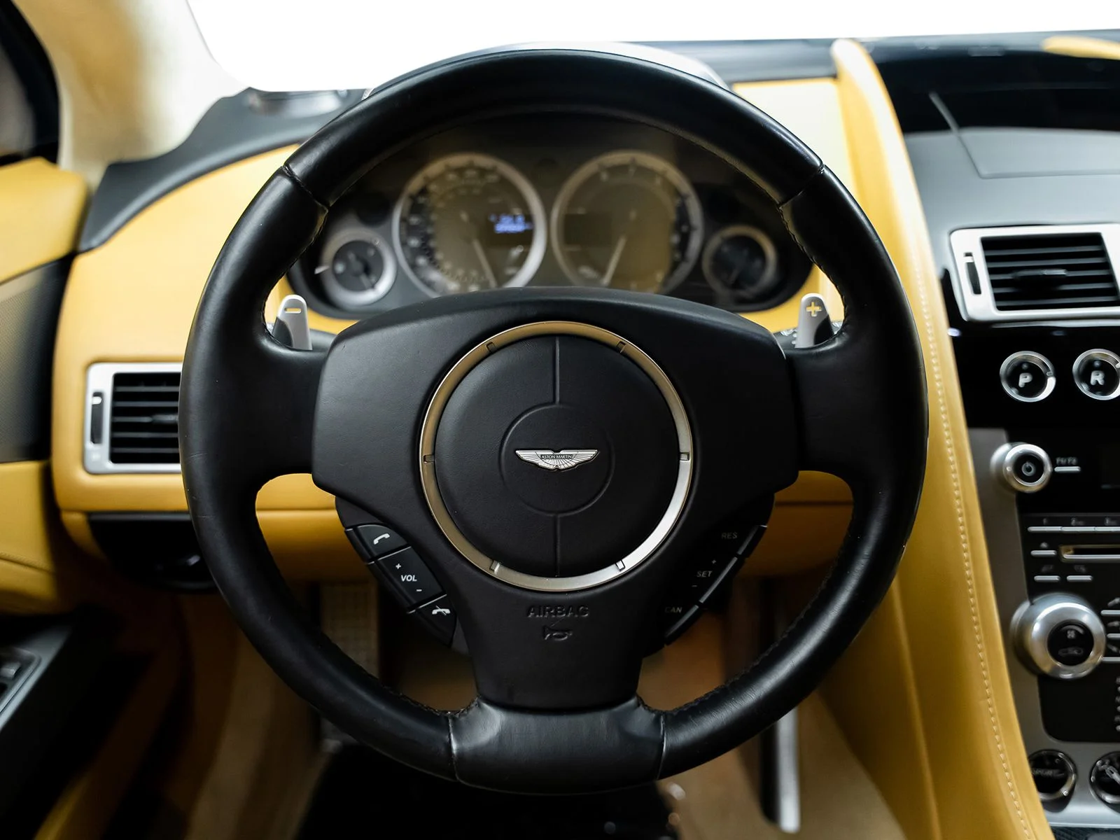 Used 2015 White Aston Martin Base image 43
