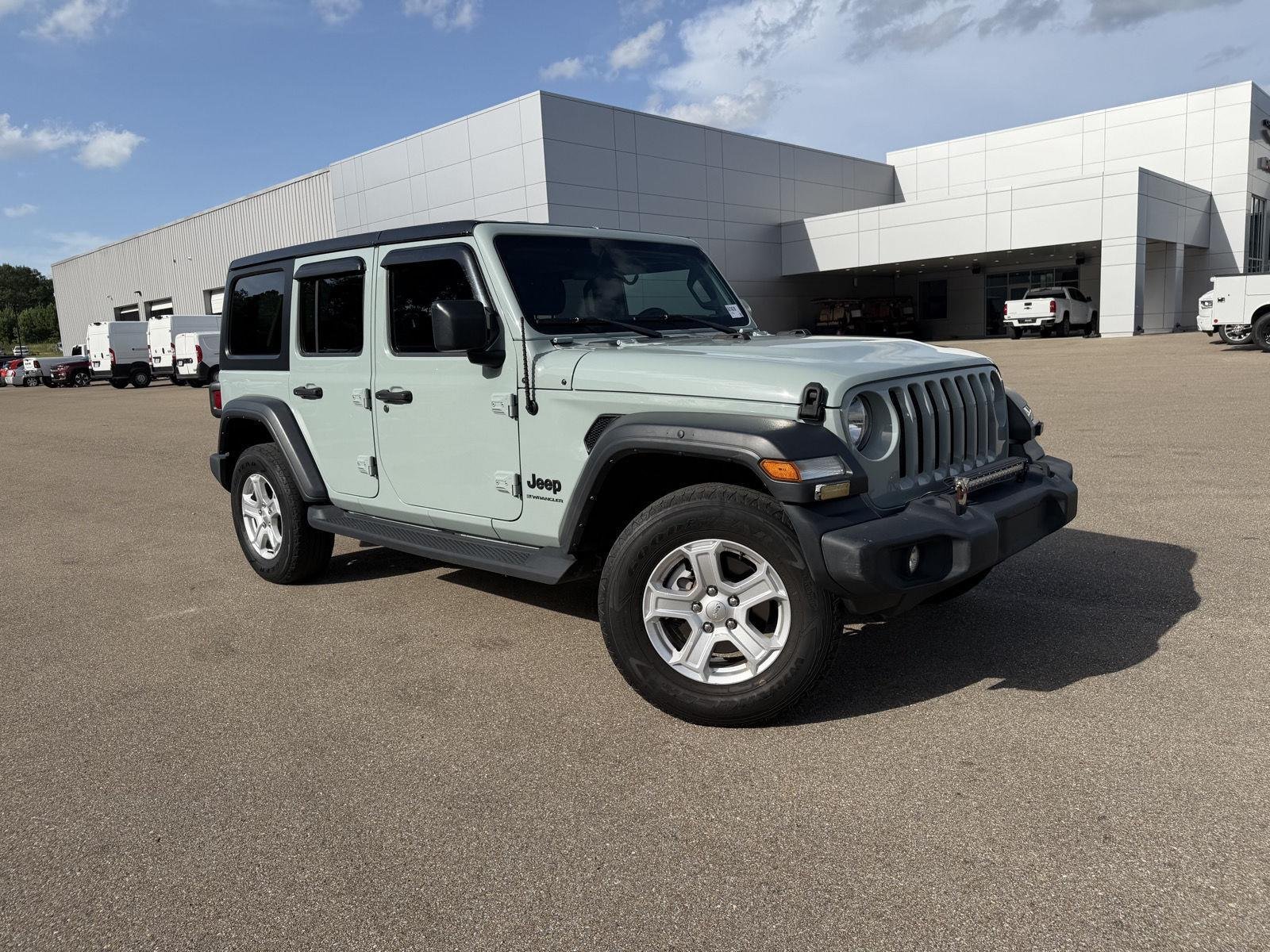 Used 2023 Earl Clearcoat Jeep Sport S image 3