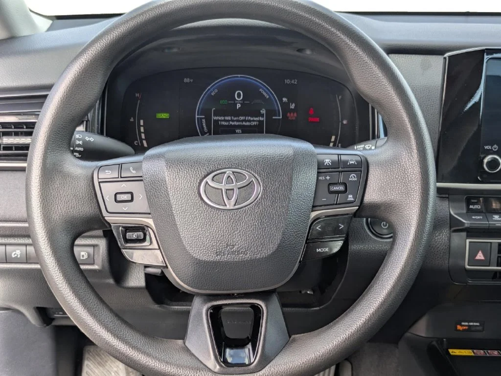 Used 2025 White Toyota LE image 22