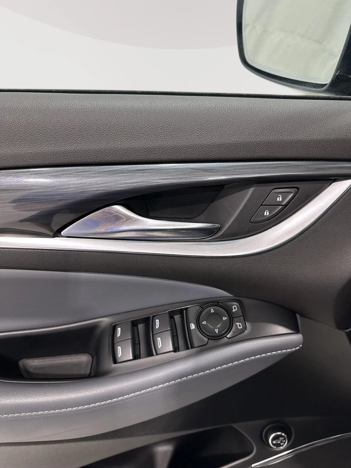 Used 2024 Ebony Twilight Metallic Buick Essence image 18