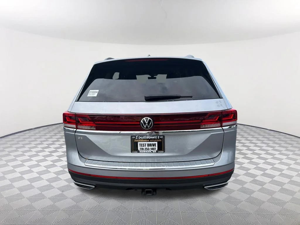 Used 2024  Volkswagen 2.0T SE w/Technology image 6