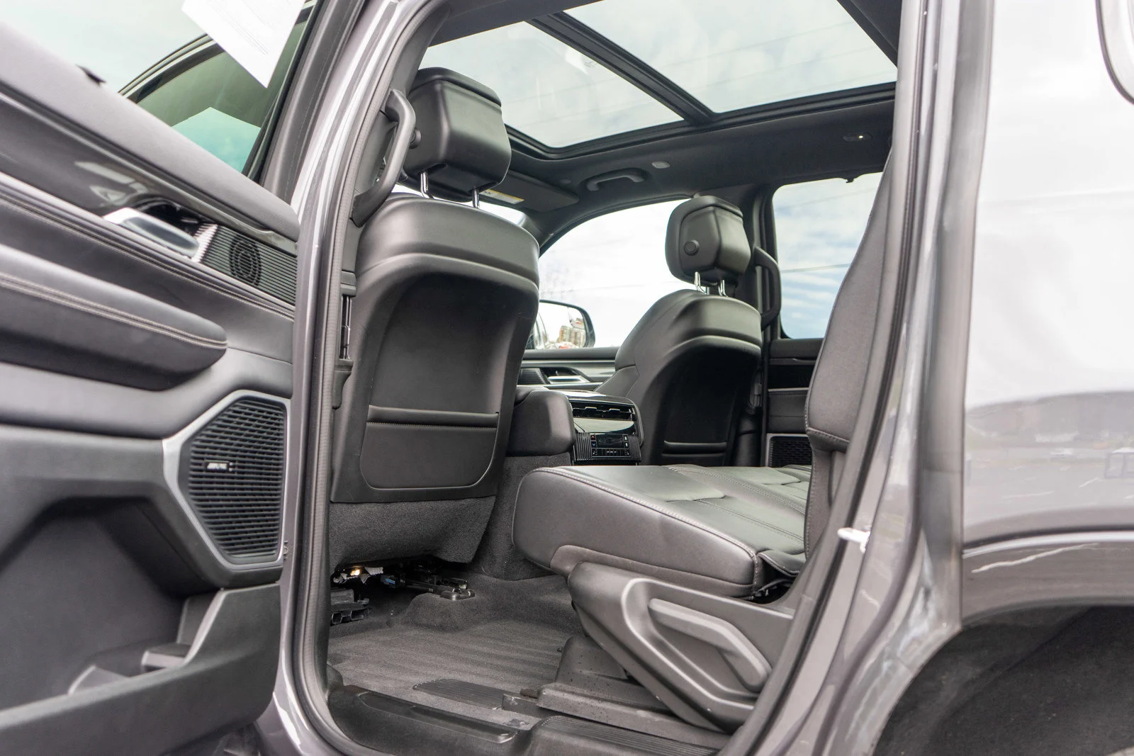 Used 2022 Baltic Gray Metallic Clearcoat Jeep Series I image 30