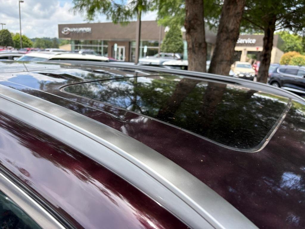 Used 2024 Sierra Burgundy Hyundai Calligraphy image 4