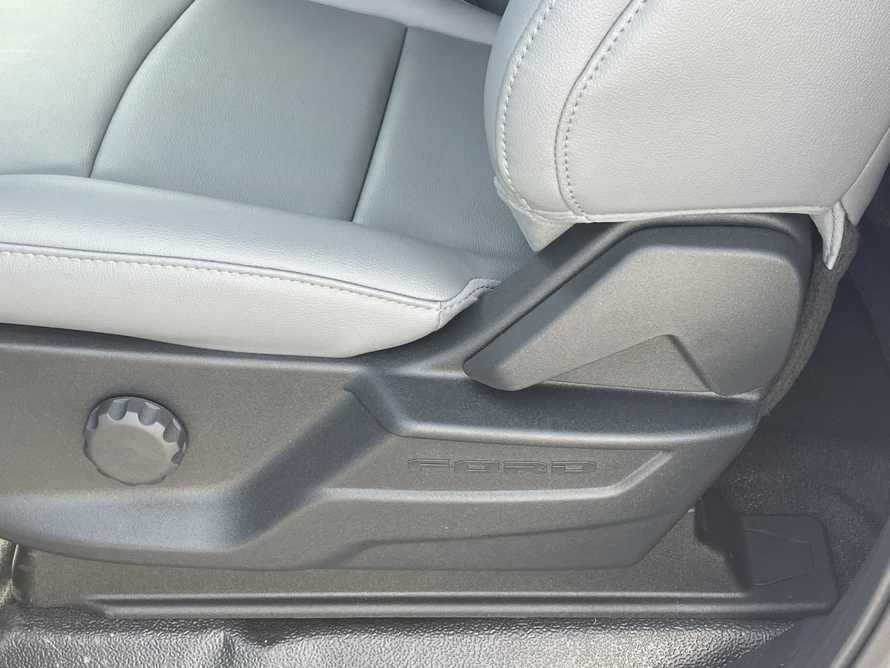 New 2026 Oxford White Ford XL image 21