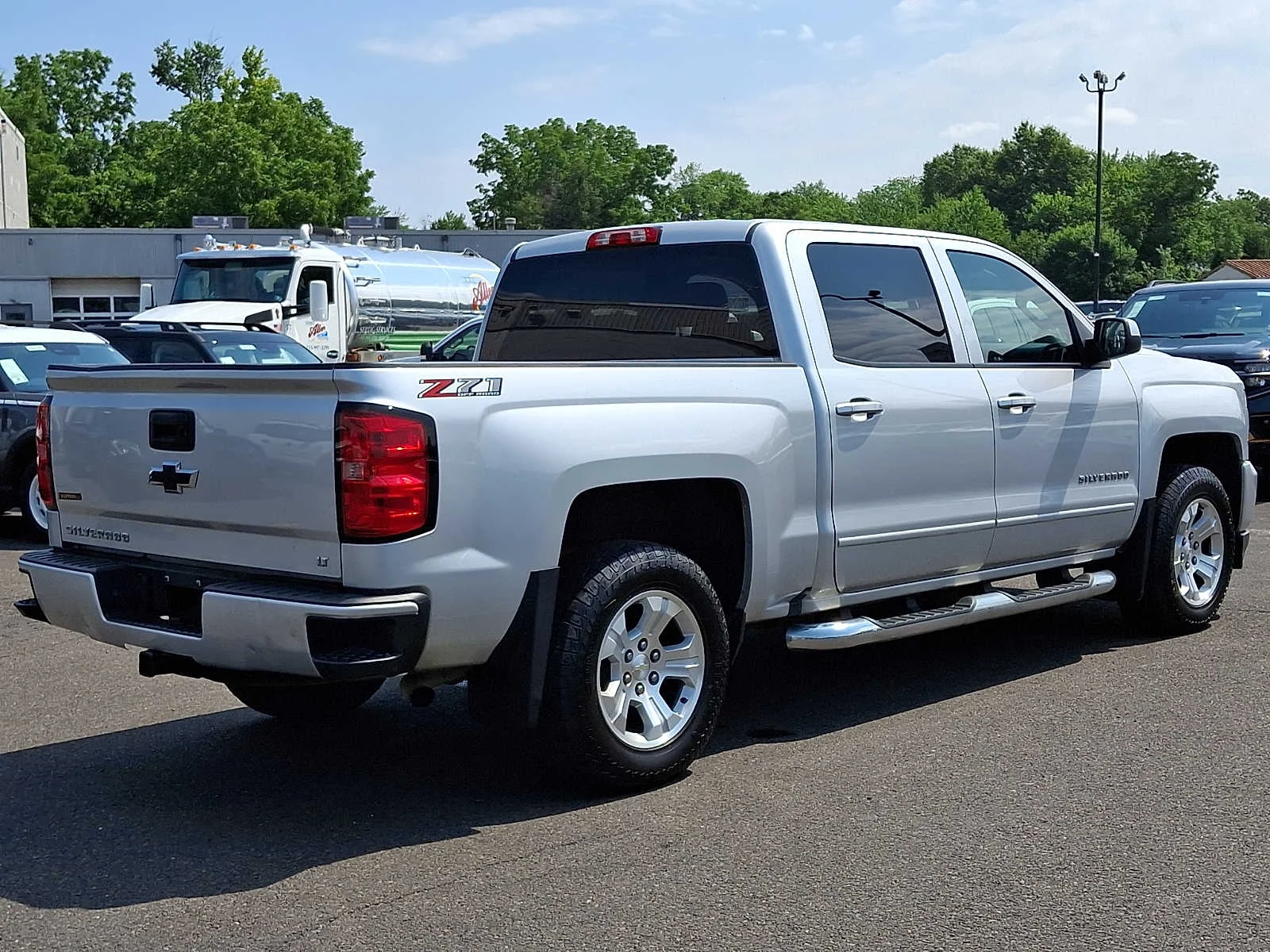 Used 2018 Silver Ice Metallic Chevrolet LT image 6