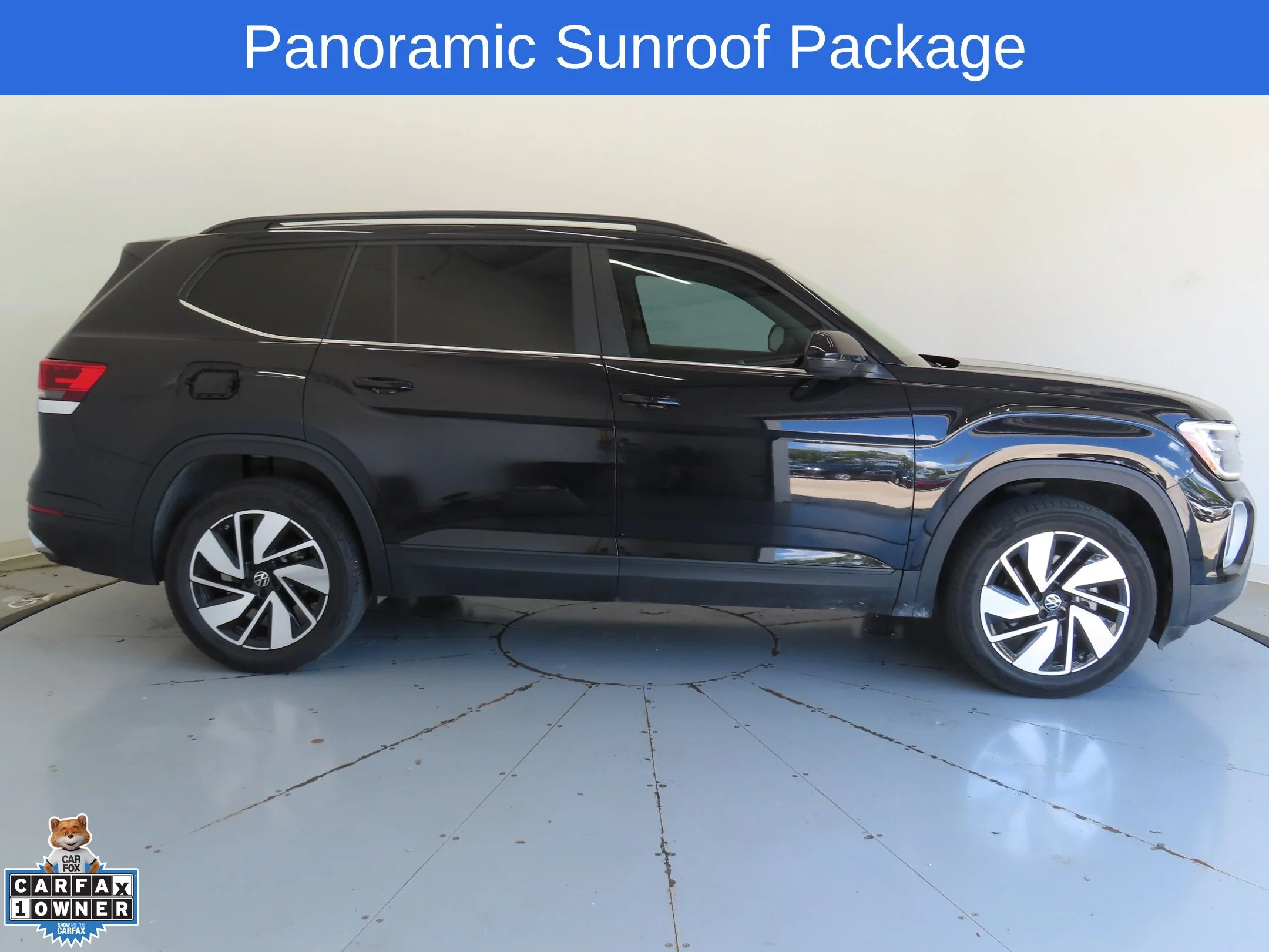Used 2024 Black Volkswagen 2.0T SE w/Technology image 2