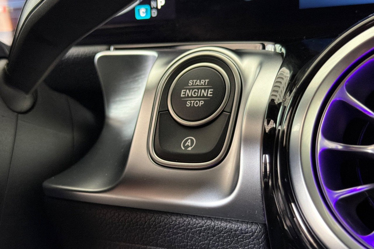 New 2026 Mountain Grey Metallic Mercedes-Benz GLB 250 4MATIC® SUV image 21